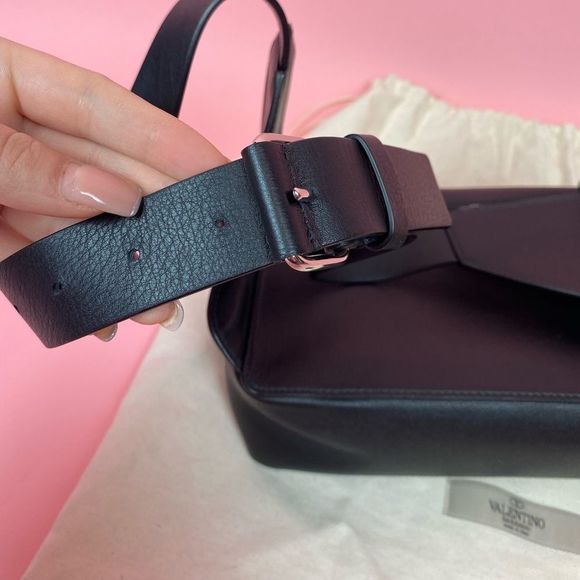 ❌SOLD❌ Valentino Bum Bag LIKE NEW! - Picture 9 of 14